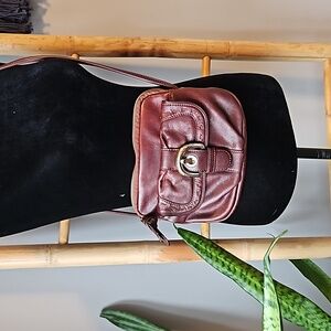 b. makowsky Vintage leather Shoulder handbag beautiful burgundy color.